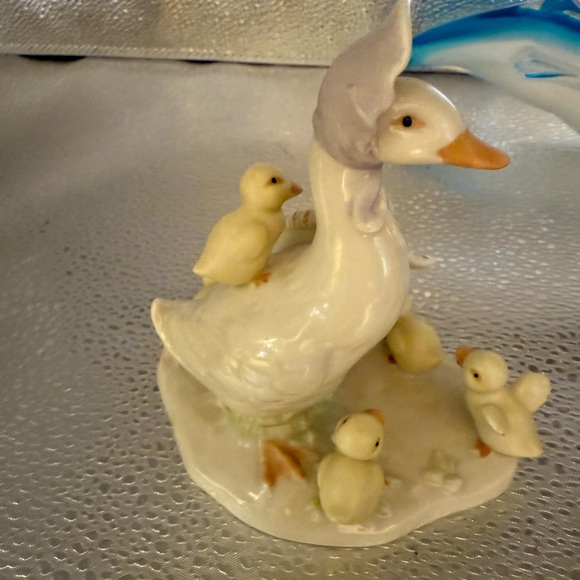 Lenox Cream Ceramic Base - Picture 6 of 7